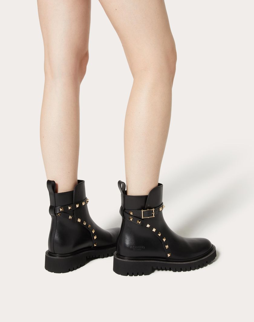 ROCKSTUD CALFSKIN ANKLE BOOT 40 MM - Image 2